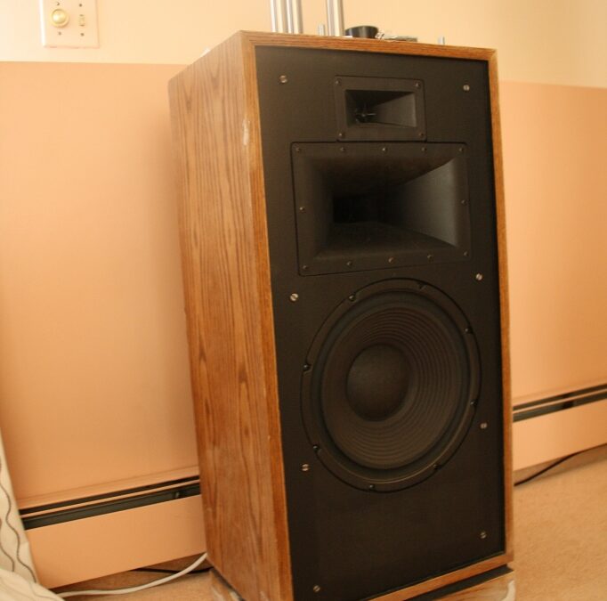 Random Blog Post  ::  Big Old 70s Speakers | that 70s house